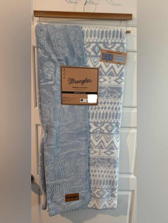 Wrangler Other - Wrangler Aztec + Cowboy boot Reversible Throw Blanket - Light Blue & White - NWT